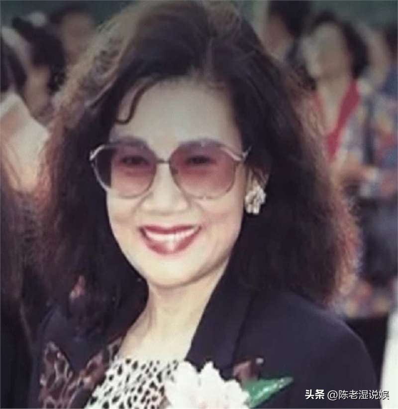 为豪门连生四子，丈夫去世不争遗产，如今4个儿子一个比一个争气