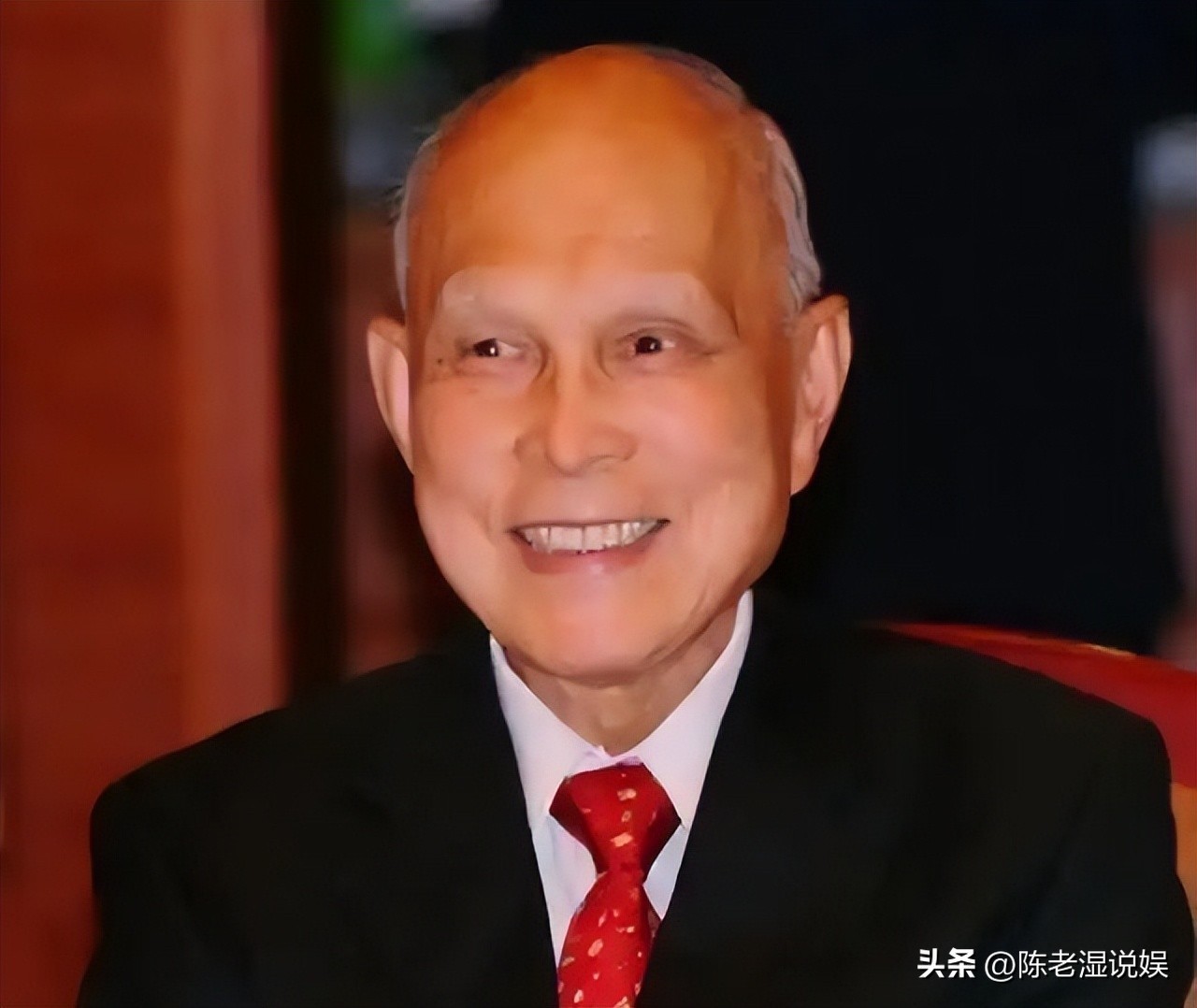 为豪门连生四子，丈夫去世不争遗产，如今4个儿子一个比一个争气