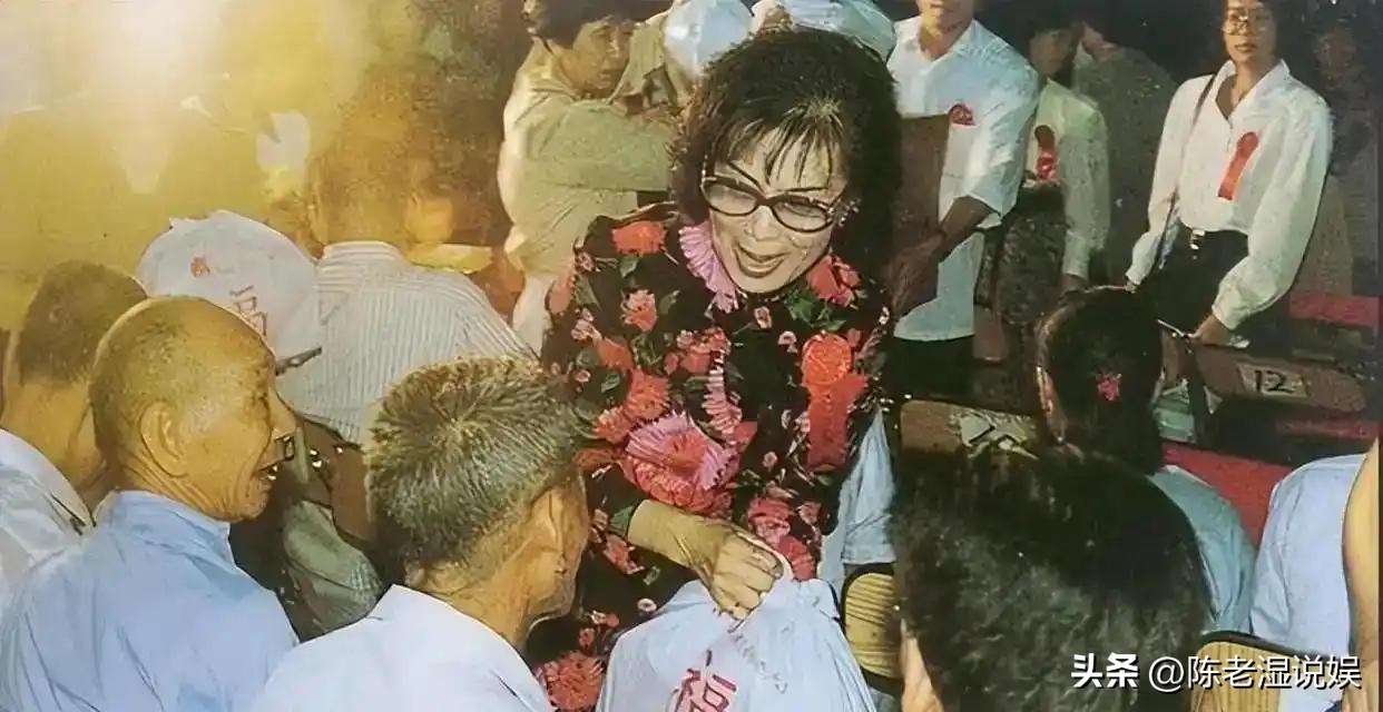 为豪门连生四子，丈夫去世不争遗产，如今4个儿子一个比一个争气