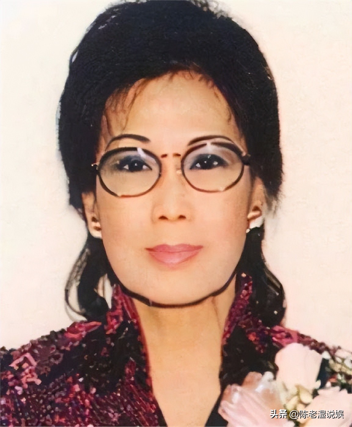 为豪门连生四子，丈夫去世不争遗产，如今4个儿子一个比一个争气