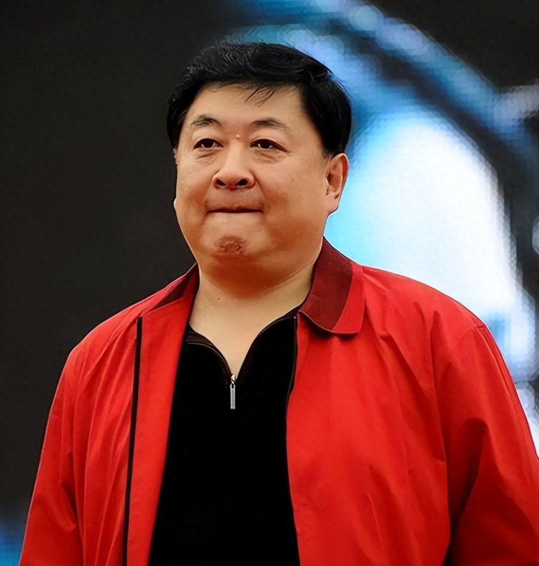 他三婚三离，发妻再嫁李幼斌，65岁独自抚养3个娃，生活悠哉幸福