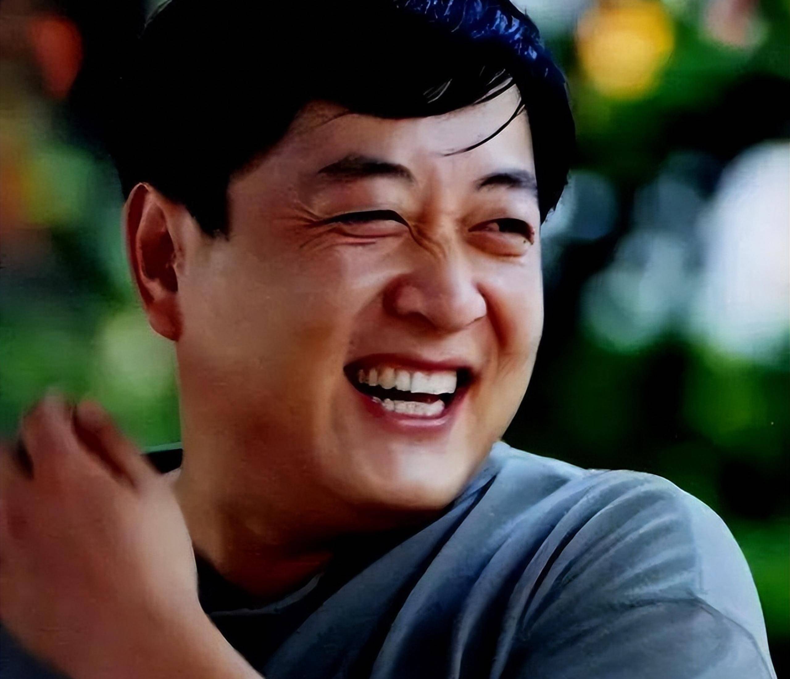 他三婚三离，发妻再嫁李幼斌，65岁独自抚养3个娃，生活悠哉幸福