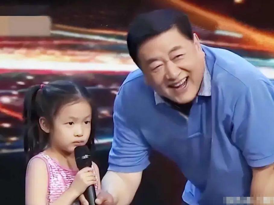 他三婚三离，发妻再嫁李幼斌，65岁独自抚养3个娃，生活悠哉幸福