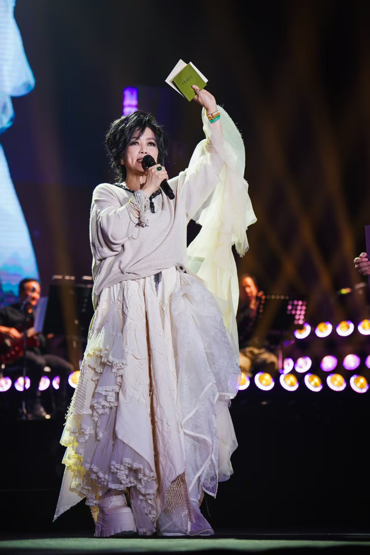 齐豫「风采依旧·在」厦门开唱!2.0版体育馆首秀,闽南语彩蛋惊喜满满 齐豫「风采依旧·在」厦门开唱!2.0版体育馆首秀,闽南语彩蛋惊喜满满