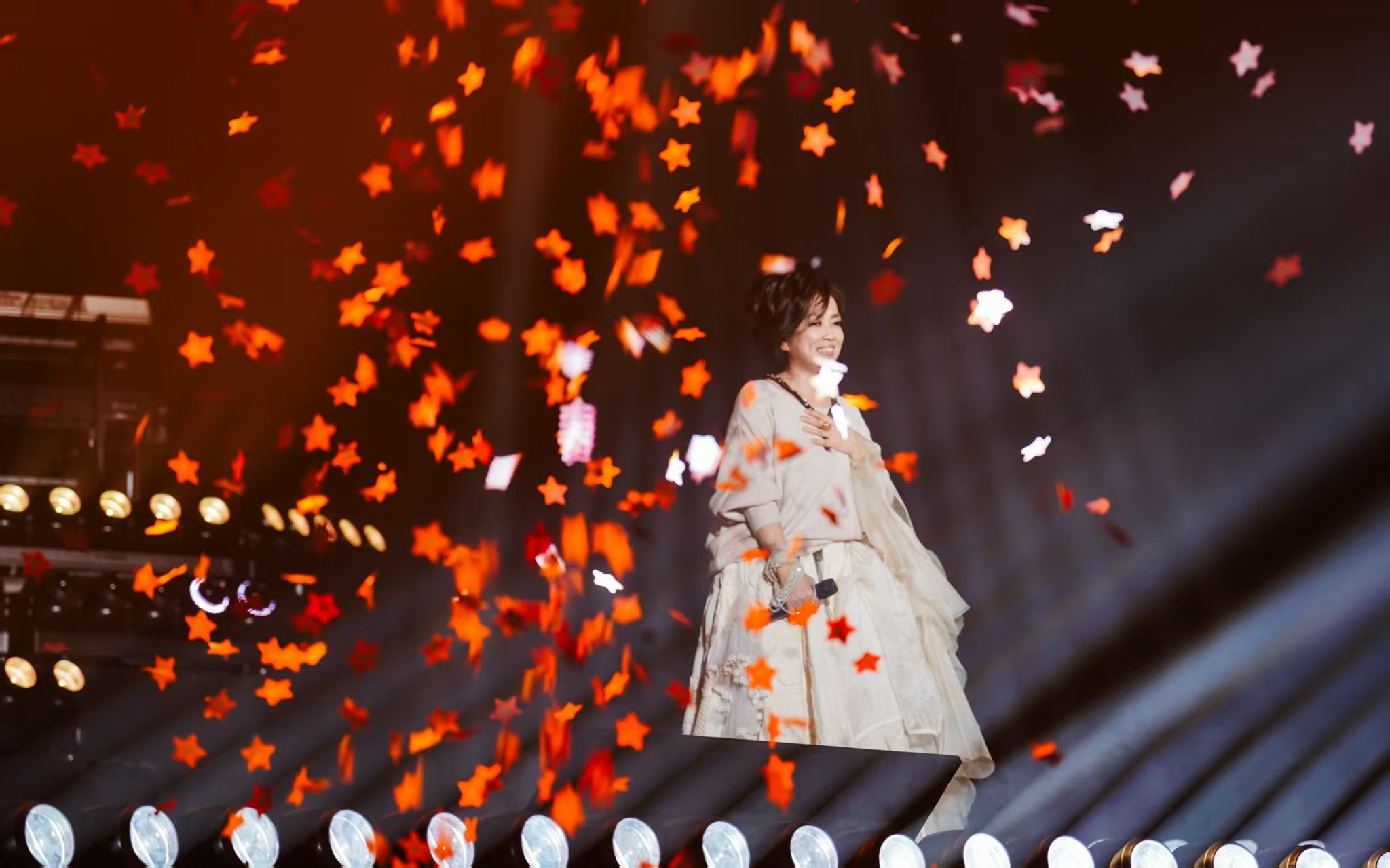 齐豫「风采依旧·在」厦门开唱!2.0版体育馆首秀,闽南语彩蛋惊喜满满 齐豫「风采依旧·在」厦门开唱!2.0版体育馆首秀,闽南语彩蛋惊喜满满